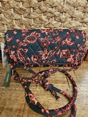 NWT Vera Bradley Wildwood Wallet Crossbody Dark Green With Red Floral